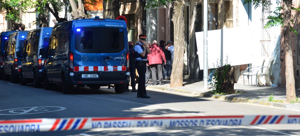 Desnonament i detencions al carrer Brutau. Autor: David B.