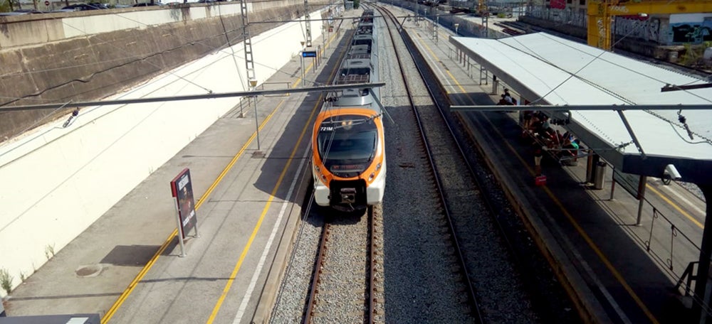 Tren arribant a l'estació de Sabadell Sud. Autor: David B.