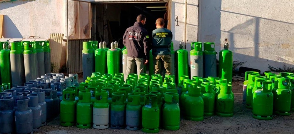 Foto portada: bombones emmagatzemades, que s'han intervingut. Autor: @mossos via Twitter.