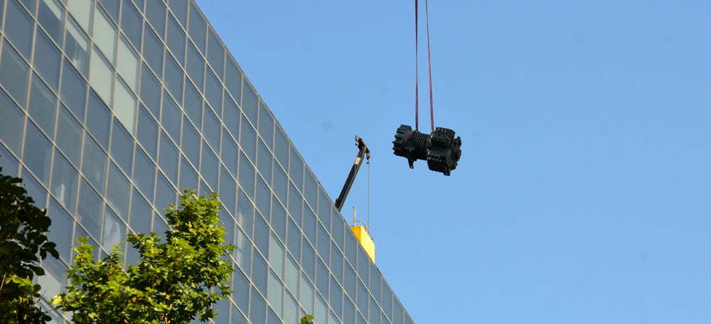 Canvi del compressor dels Jutjats. Autor: David B.