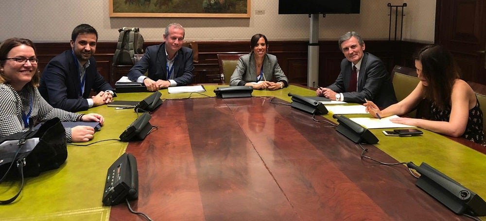 Foto portada: un moment de la reunió aquest matí. Autor: cedida. 