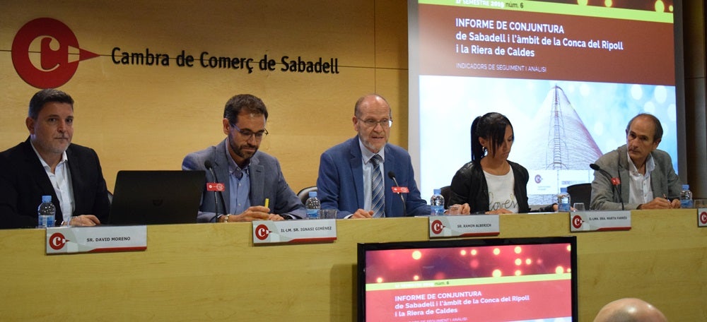 Foto portada: l'alcalde de Castellar i president del Consell Comarcal, Ignasi Giménez, el president de la Cambra de Comerç, Ramon Alberich, l'alcaldessa de Sabadell, Marta Farrés, entre altres. Autor: Cambra 