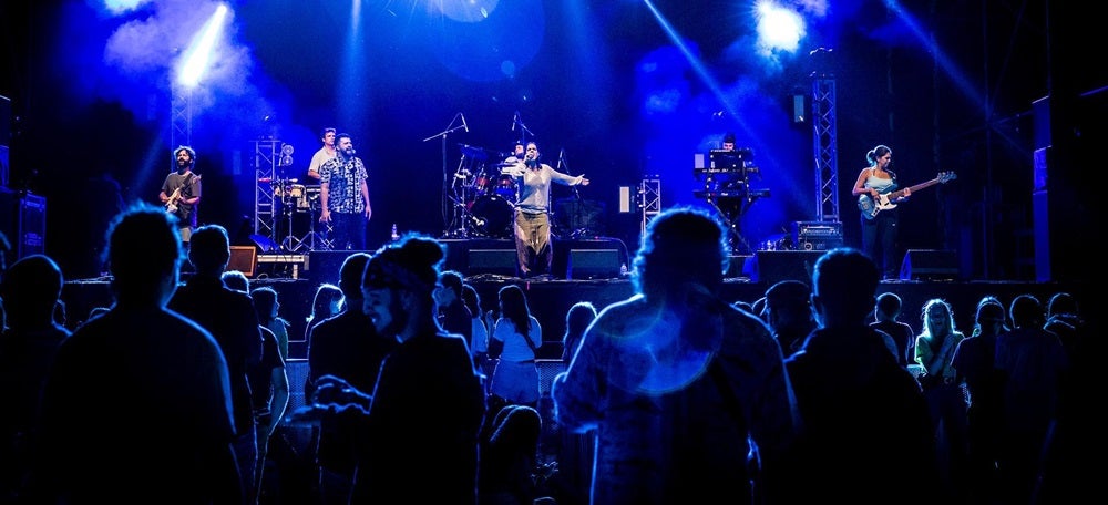 Foto portada: concert de Candela Roots, aquest divendres. Autor: J.Peláez / Ajuntament. 