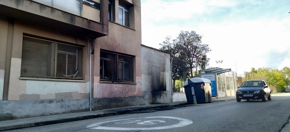 IES Pau Vila destrosses focFoc contenidors Jacint Verdaguer