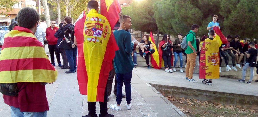 Foto portada: un moment de la concentració. Autor: David B. 