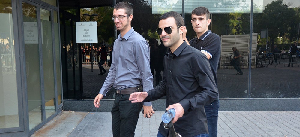 Membres del SEPC acusats, entrant als Jutjats. Autor: David B.