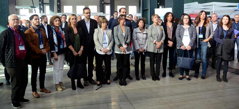 Minut de silenci en solidaritat amb les víctimes de la llevantada. Autor: David B.