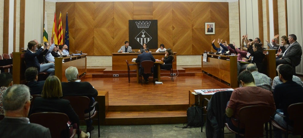 Foto portada: votació al ple d'ordenances fiscals. Autor: David B.