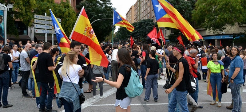 Manifestacions, amb estelades i alguna bandera espanyol. Autor: J.d.A.