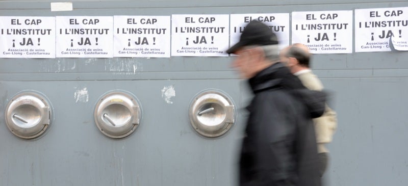 Foto portada: reclamació als carrers de Can Llong demanant l'institut i el CAP, fa quatre anys. Autor: David B.