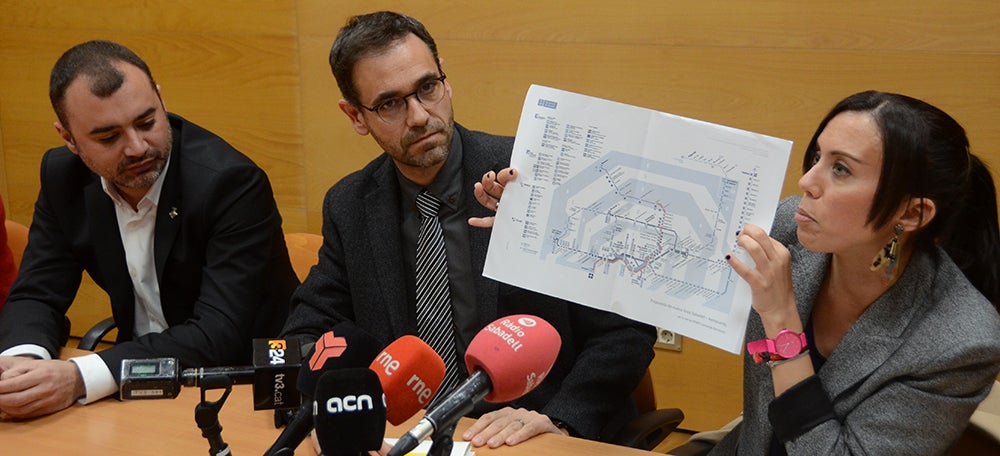 Foto portada: Ballart, Giménez i Farrés mostrant les línies de Rodalies. Autor: David B.