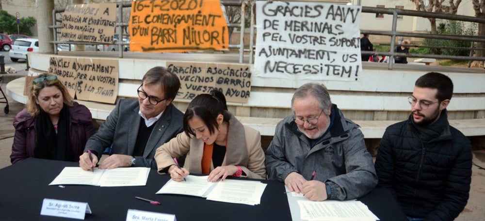 Signatura del conveni per rehabilitar els 170 pisos. Autor: David B.
