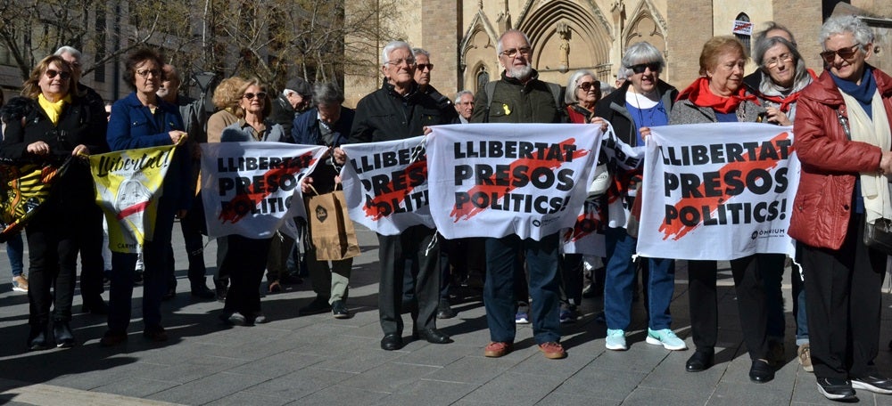 Concentració a la plaça Sant Roc demanant la 'llibertat dels presos polítics'. Autor: J.d.A.