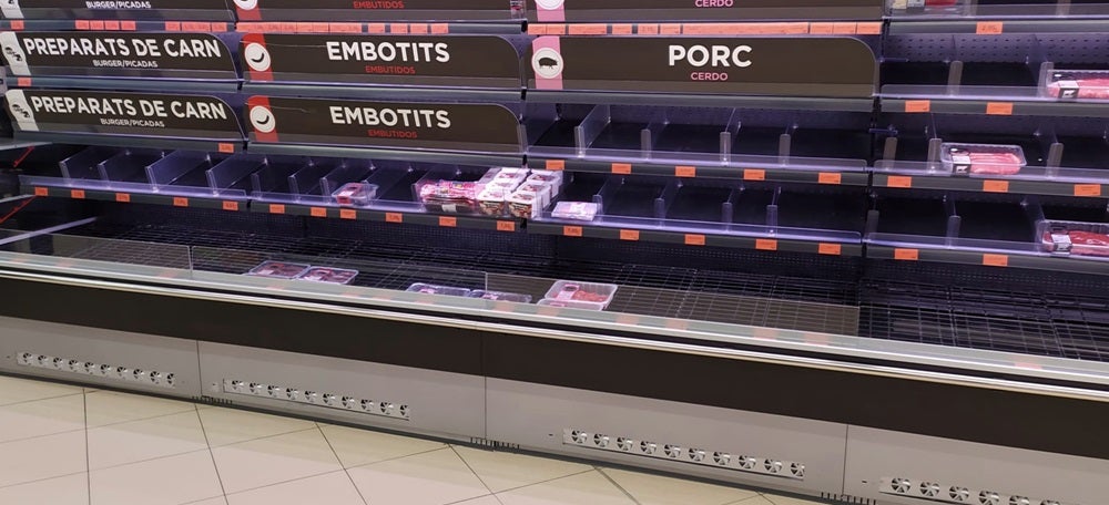 Foto portada: un gran establiment, al barri de Can Llong, aquesta tarda. Autor: S.López / cedida.