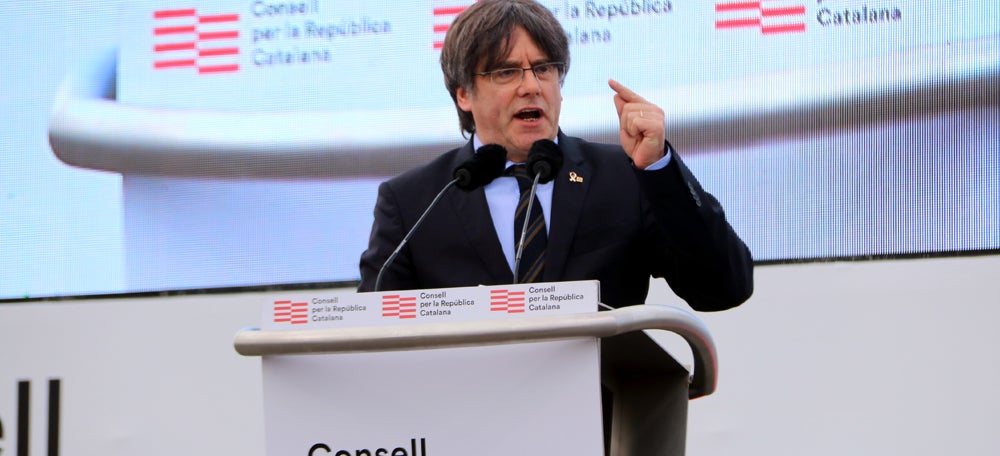 Pla mig de l'eurodiputat, Carles Puigdemont, durant el seu discurs a l'acte del Consell per la RepÃºblica a PerpinyÃ . Imatge del 29 de febrer del 2020 (Horitzontal)