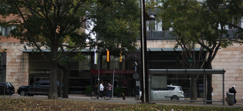 Foto portada: l'hotel Verdi, aquest dimarts. Autora: Dihör