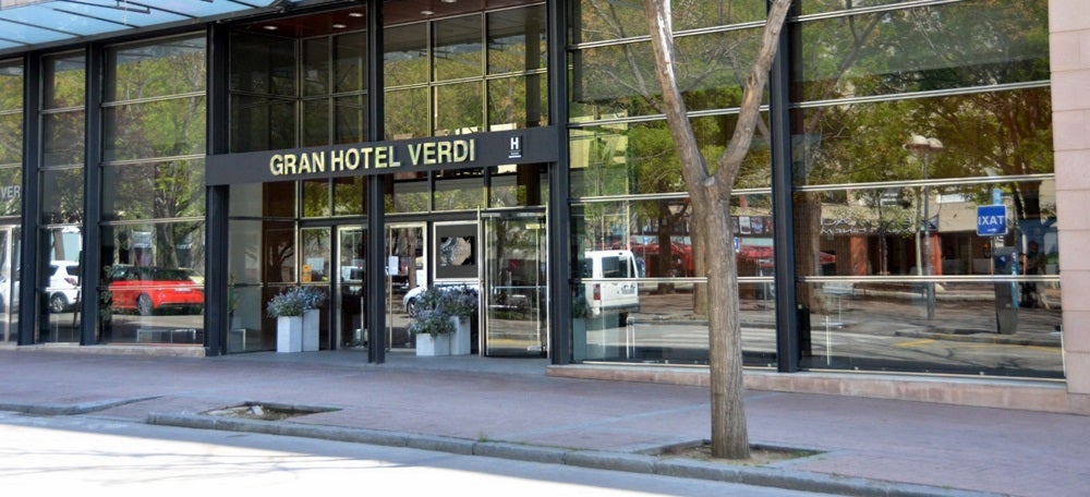 Foto portada: l'hotel Verdi, reconvertit en hospital temporal. Autor: David B. 