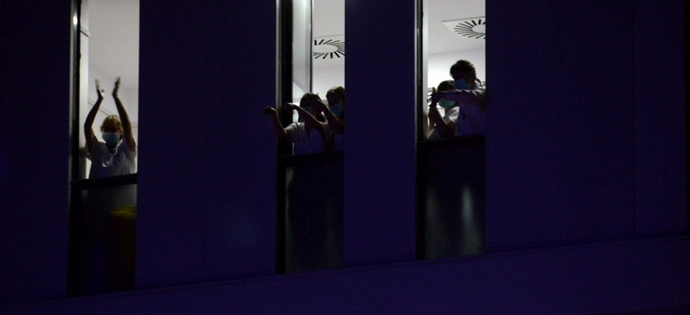 Personal del Taulí, aplaudint. Autor: David B. 