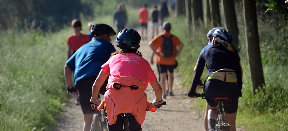 Ciutadans practicant esport al riu Ripoll durant la fase 0 del desconfinament. Autor: David B. 