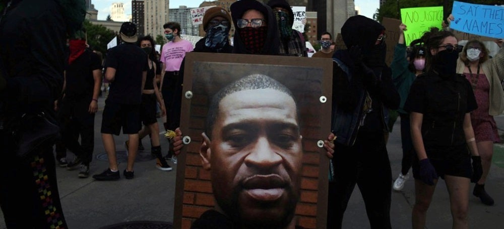 Foto portada: manifestación tras la muerte de George Floyd en Estados Unidos. 
