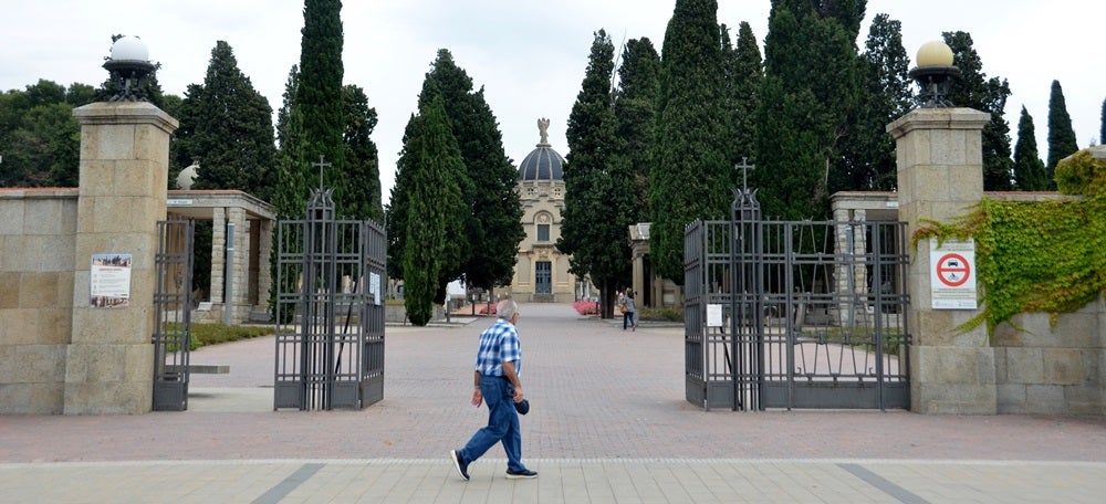 Foto portada: el cementiri de Sabadell, aquest 1 de juny, quan ha reobert per primer cop en dos mesos i mig. Autor: David B.
