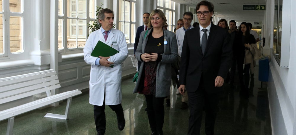 El ministre de Sanitat, Salvador Illa, i la consellera de Salut, Alba VergÃ©s, arribant a la sala d'actes del ClÃ­nic, acompanyats pel director general de l'hospital, Josep Maria Campistol, per informar sobre coronavirus. 12/02/2020 (Horitzontal)