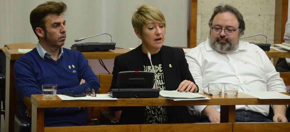 El grup municipal de Junts per Sabadell, amb Quim Carné, Lourdes Ciuró i Francesc Baró. Autor: David B.