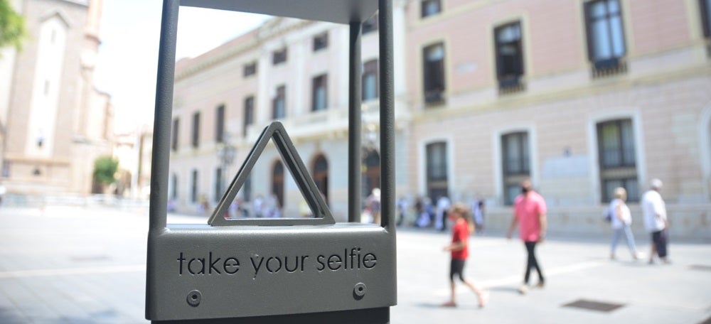 Foto portada: el suport instal·lat a la plaça Sant Roc. Autor: David B.