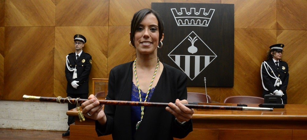 Farrés amb la vara d'alcaldessa, l'any 2019. Autor: David B.