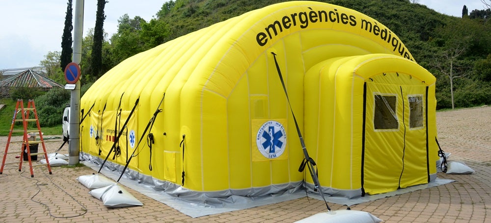 Carpa del SEM per atendre els familiars dels pacients. Autor: David B. 