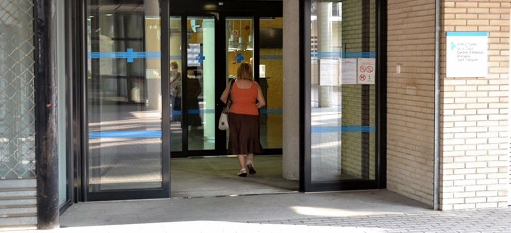 Foto portada: entrada del CAP Sant Oleguer. Autor: J.d.A. 