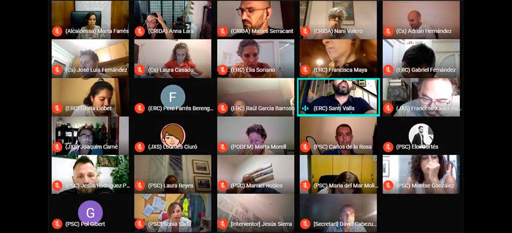 Foto portada: una captura de pantalla del ple municipal. 