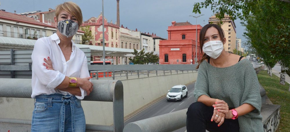 Lourdes Ciuró i Marta Farrés a la Gran Via. Autor: David B.