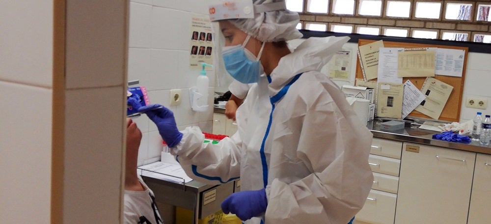 Foto portada: proves PCR al CAP Ca n'Oriac, el 19 d'agost de 2020. Autor: ICS / cedida. 