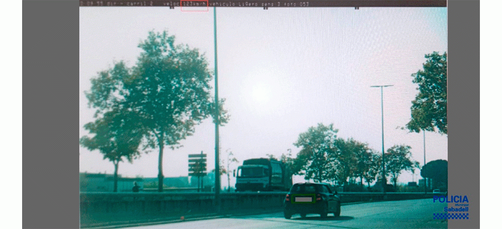 Foto portada: el vehicle caçat per la Policia Municipal, aquest dimarts. Autor: @policiaSabadell via Twitter. 