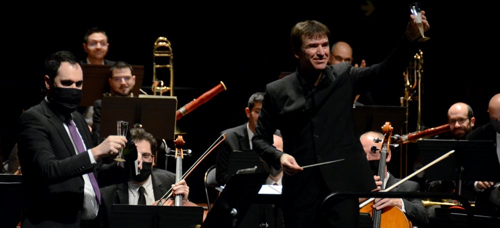 Foto portada: brindis dels membres de la Simfònica. Autor: David B.
