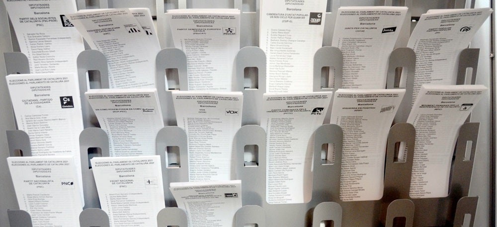 Foto portada: paperetes electorals per aquest diumenge. Autor: David B. 