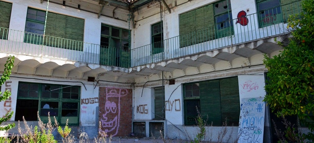 Foto portada: la caserna, a l’octubre de l’any 2018. Autor: David B.