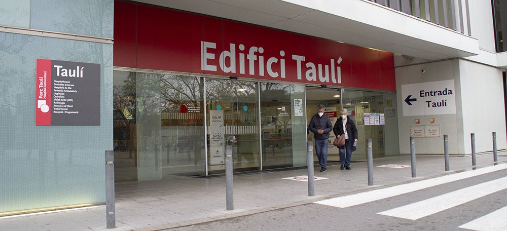 Foto portada: entrada de l'hospital Parc Taulí. Autor: M.Centella. 