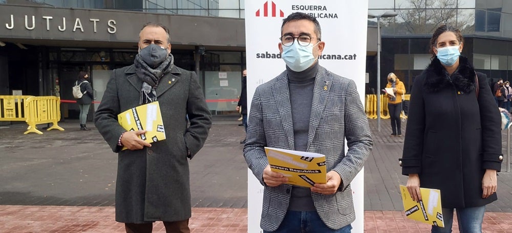 Foto portada: els regidors republicans Raúl García Barroso, el portaveu, Gabriel Fernàndez, i Èlia Soriano. Autor: J.d.A.