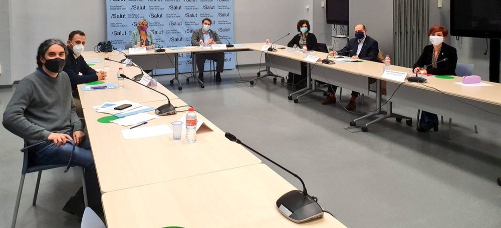 Foto portada: d’esquerra a dreta: l’alcalde de Ripollet, Josep Maria Osuna, de Cerdanyola, Carlos Cordón, la consellera de Salut, Alba Vergés, el director del Servei Català de la Salut, Adrià Comella, una representant de Badia, l’alcalde de Barberà, Xavier Garcés, i l’alcaldessa de Montcada, Laura Campos. Autor: ACN.