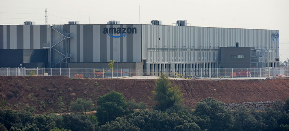 Foto portada: el centre logístic d’Amazon a Can Roqueta. Autor: David B.