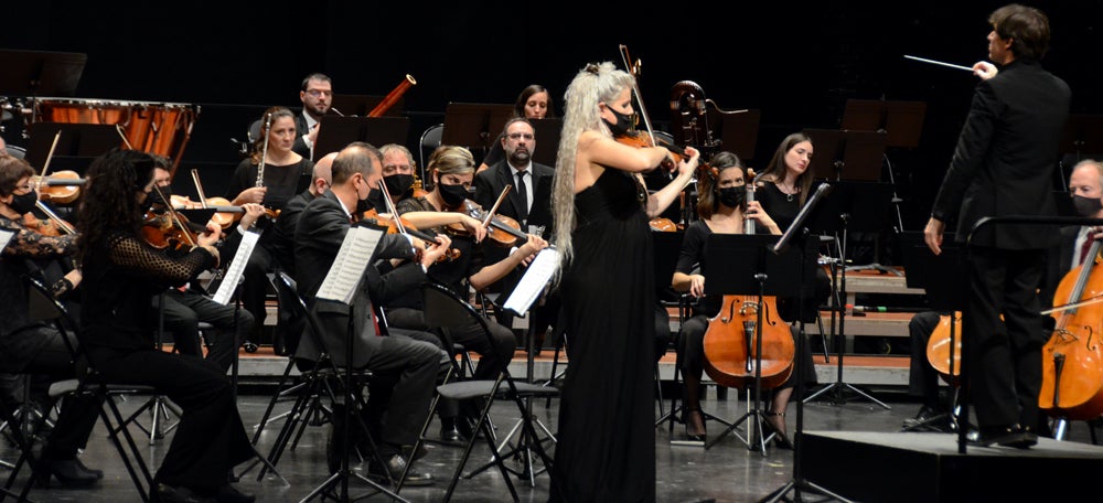 Foto portada: Marta Cardona interpretant la Romança per a violí i orquestra Num. 2, en fa major . Autor: David B.