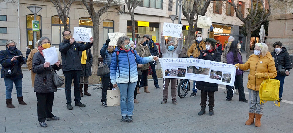 Foto portada: Memebres signants de la carta. Autor: David B.
