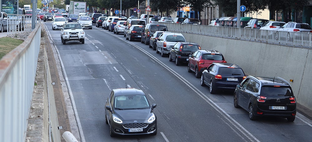 Foto portada: retencions de vehicles a la Gran Via. Autor: Alba Garcia. 