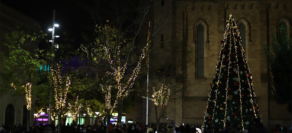 Foto portada: el nou arbre de Nadal, al Racó del Campanar. Autora: Alba Garcia.