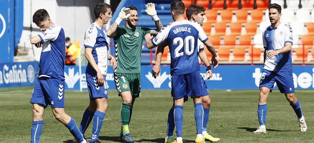 L'equip celebrant la victòria a Lugo. Autor: CES.