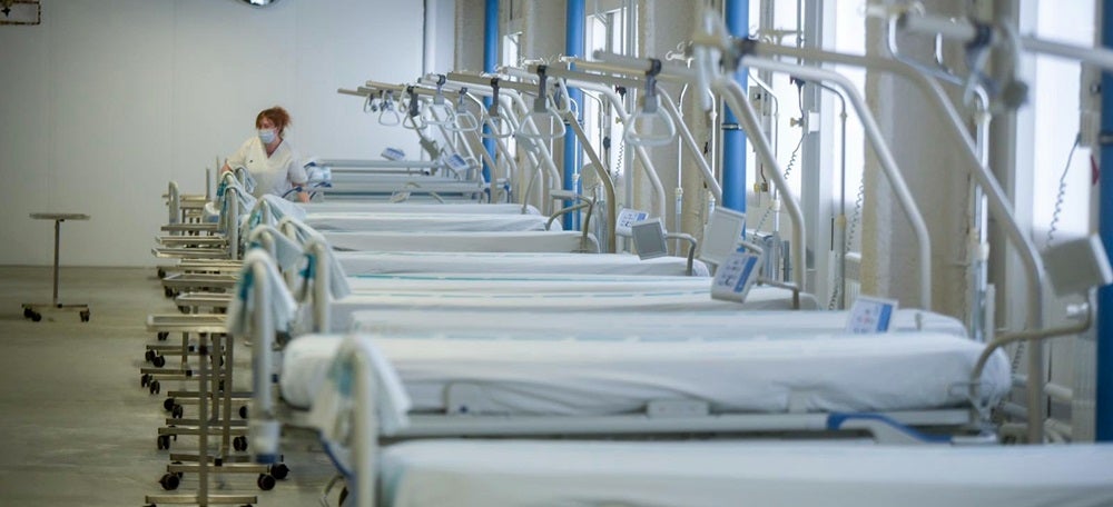 Foto portada: llits a l'hospital Parc Taulí, al Frontal Gran Via. Autor: cedida. 
