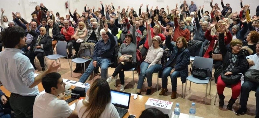 Foto portada: asamblea de l’Associació del Poble del Sud de Sabadell en relación al Mercado de Campoamor, en diciembre de 2019. Autor: cedida. 