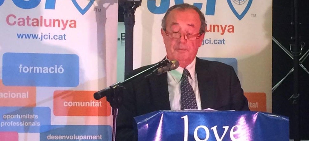 Foto portada: Renom, en un acte de la Jove Cambra de Sabadell, l'any 2015. Foto: @JCICatalonia via Twitter. 